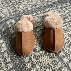 Brand new size 8.5 slippers